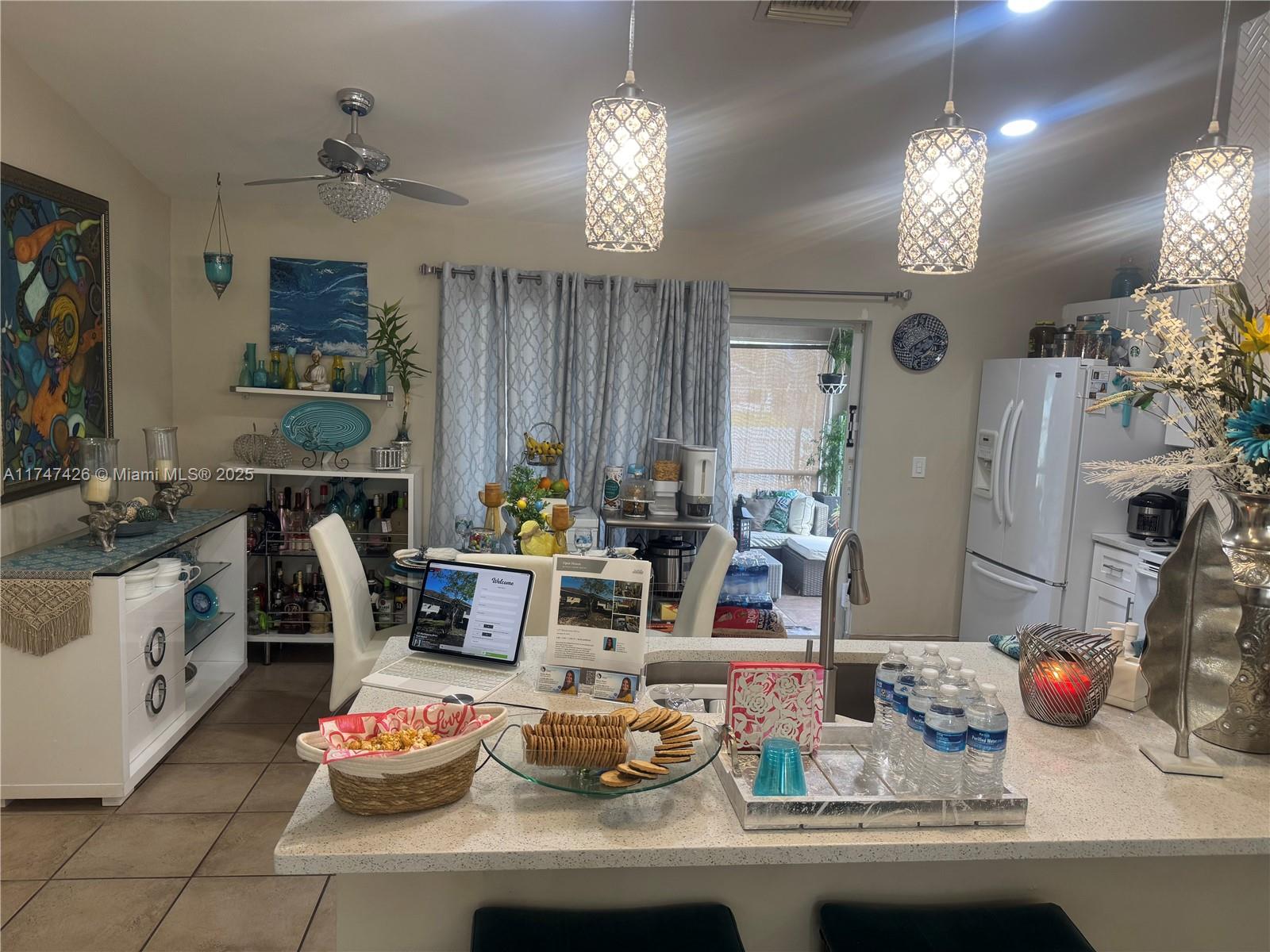 MIRROR LAKES - Residential