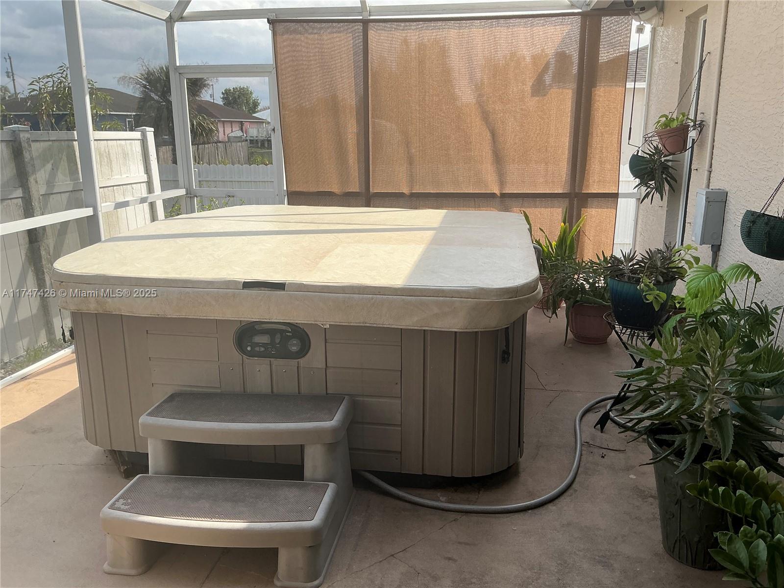 MIRROR LAKES - Residential