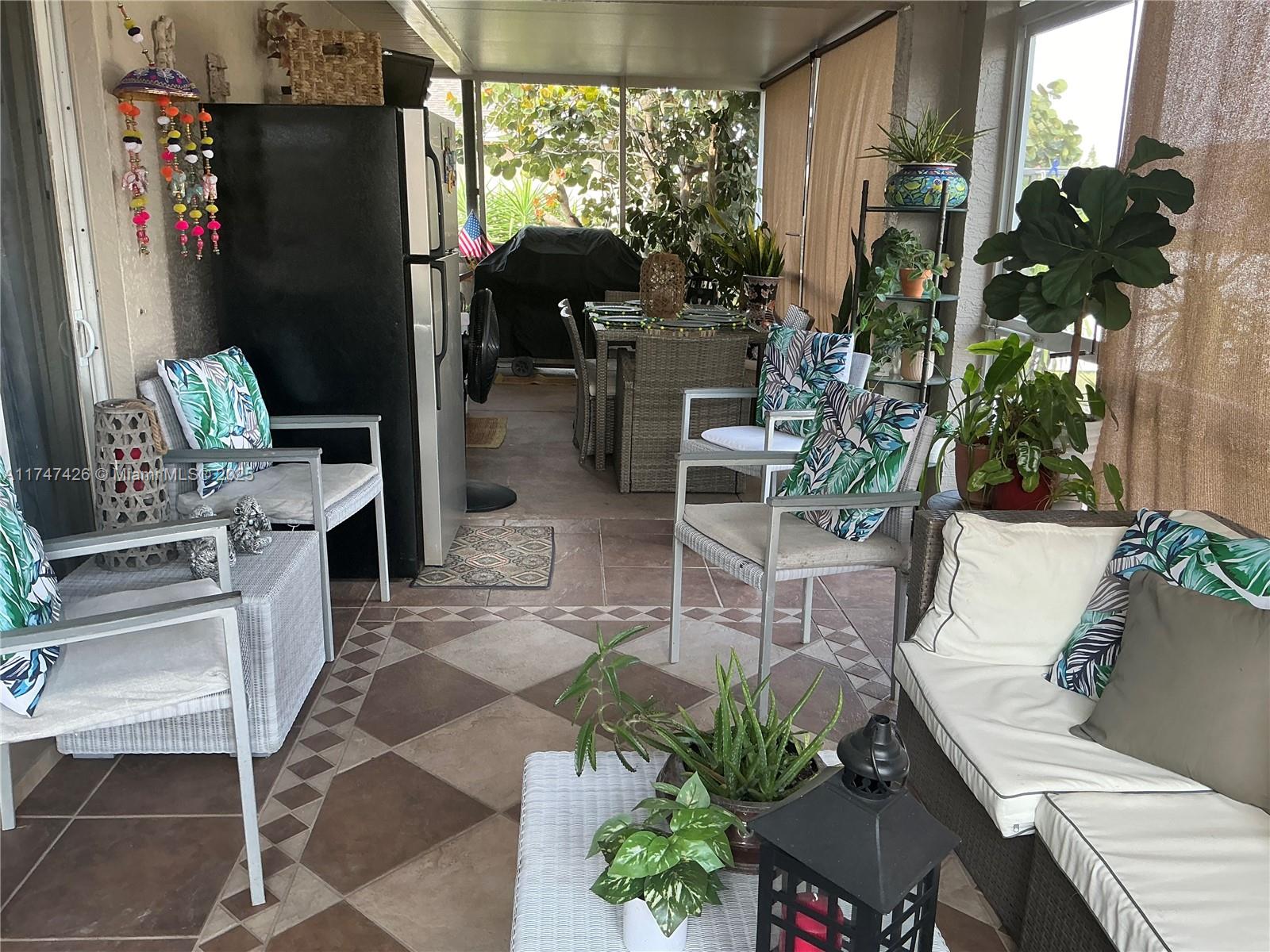 MIRROR LAKES - Residential