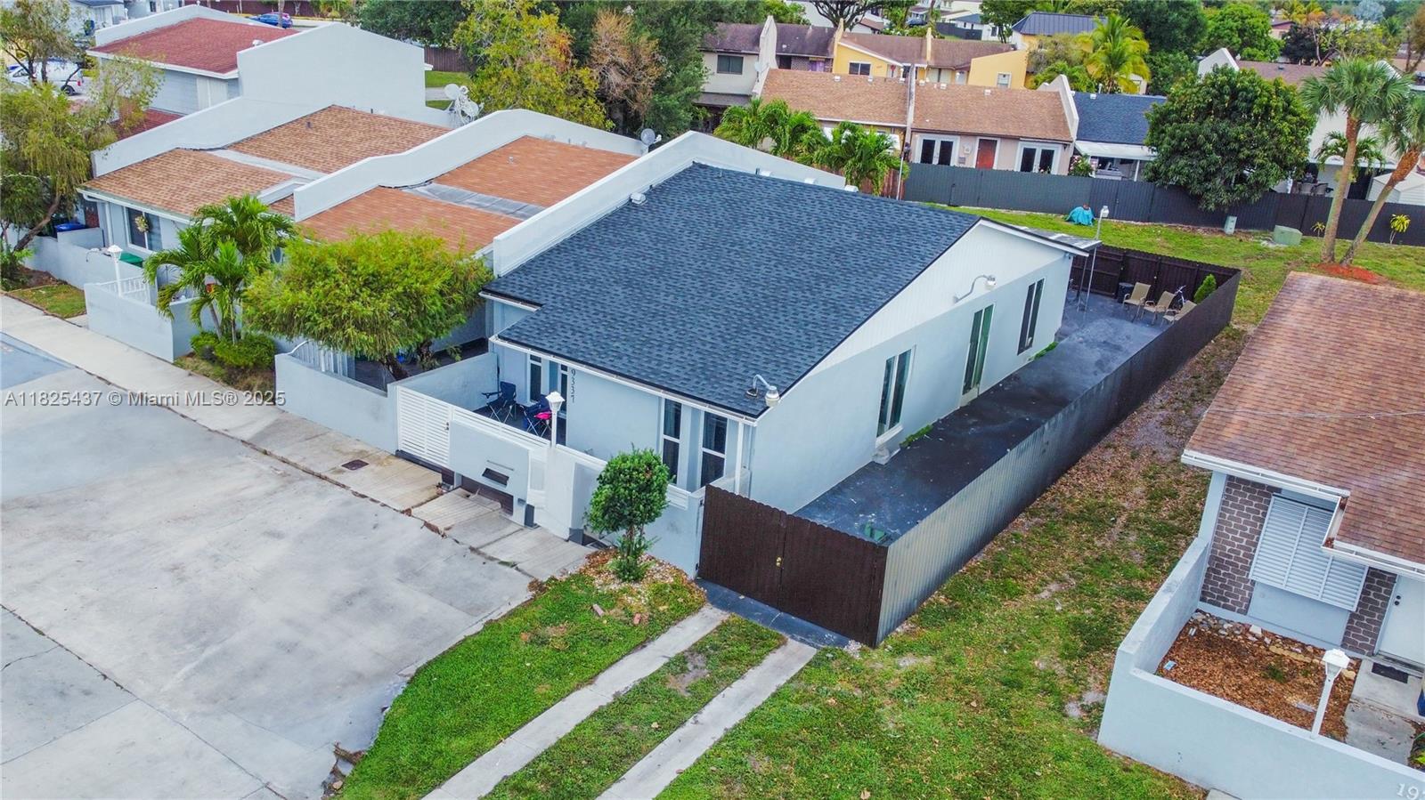 19337 NW 53 PLACE, Miami Gardens, FL, 33055/$465,000 3 19337 NW 53 PLACE