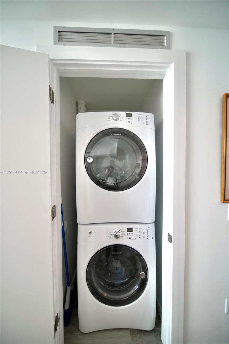 BISCAYNE BEACH CONDO - Residential