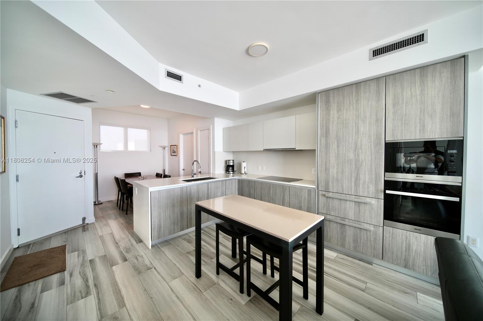 BISCAYNE BEACH CONDO - Residential