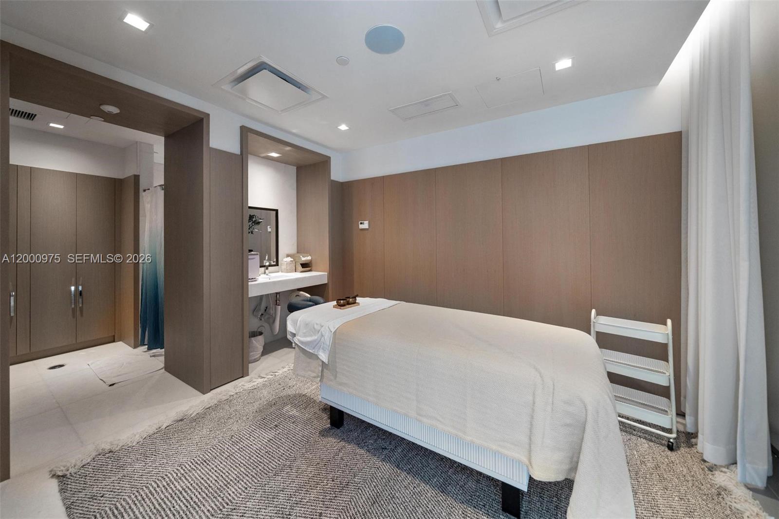 ESCOTTONIA PARK - Residential Lease