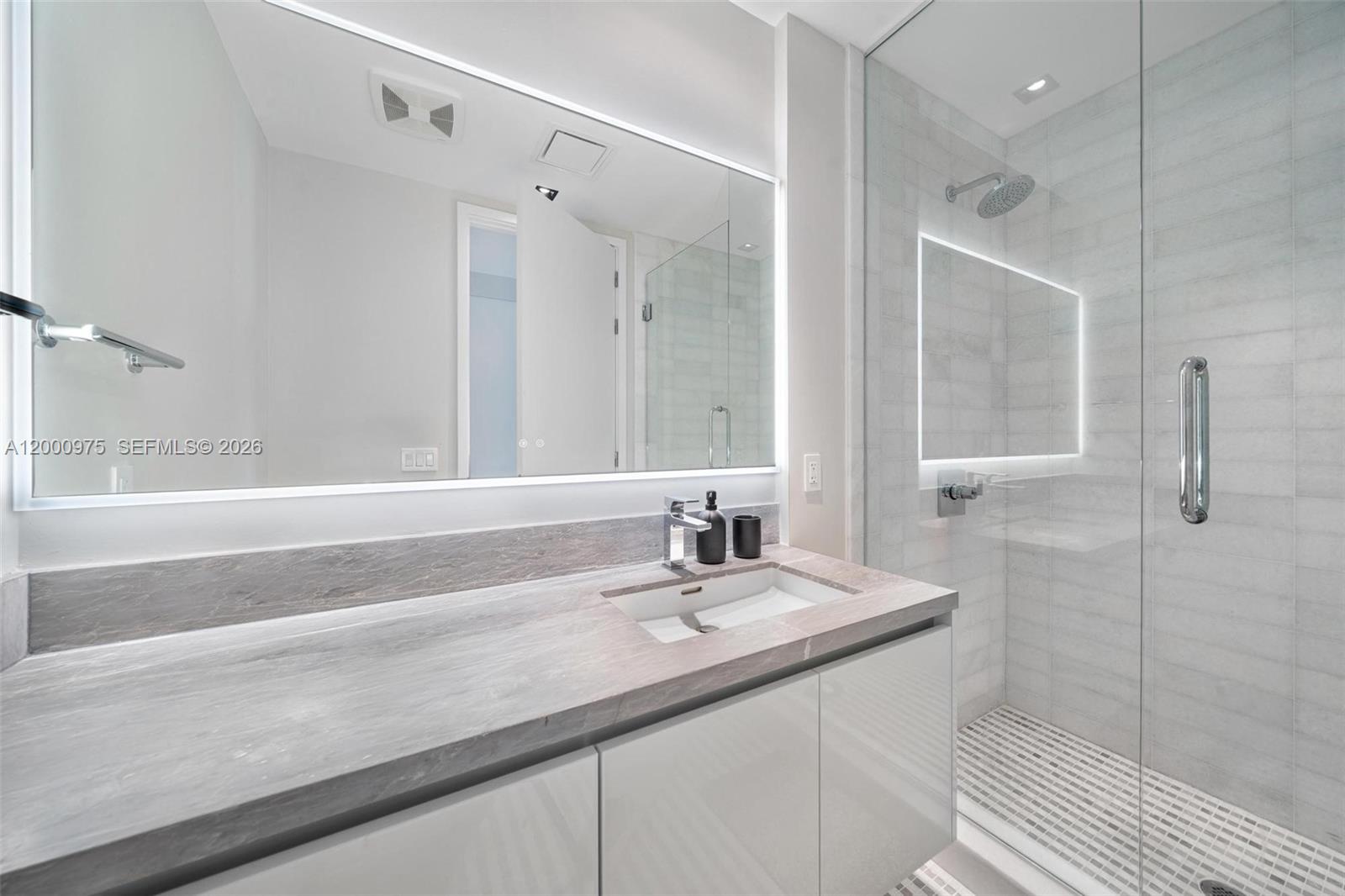 ESCOTTONIA PARK - Residential Lease