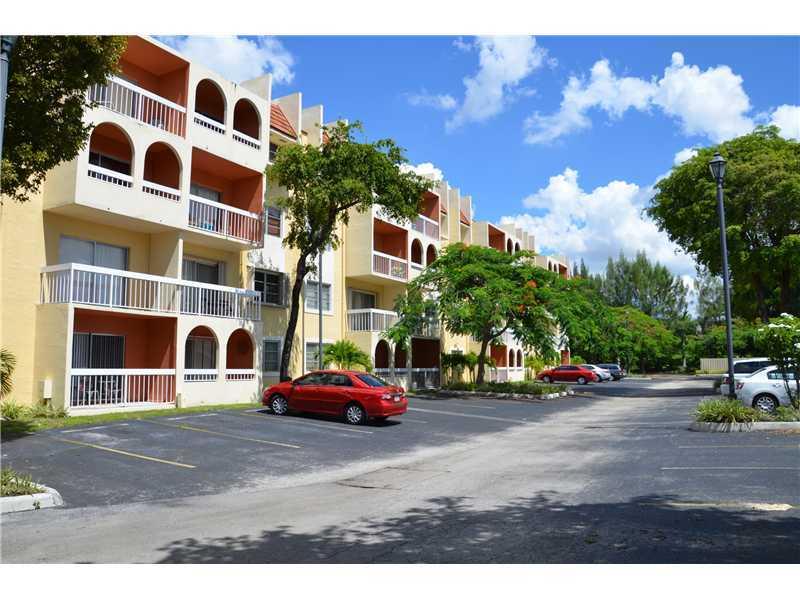Under Market Price. Desirable Village of Kings Creek, Corner Unit Large Bedroom, Tiled Floor. Amenities: Laundry room on each floor, Free Cable TV, Pest control and Water, Separate Fitness Gym for Men and women, 5 Swimming Pools(3 heated),6 Tennis&5 racke tball Lighted courts, Volleyball, Pro Shop, Club House, BBQ Area, 24 hr Private Roaming Security and Miami Dade Police Patrol. Great location near Metrorail, Palmetto Xway. Dadeland Mall.Great Investment Property NOT SHORT SALE OR FORECLOSURE