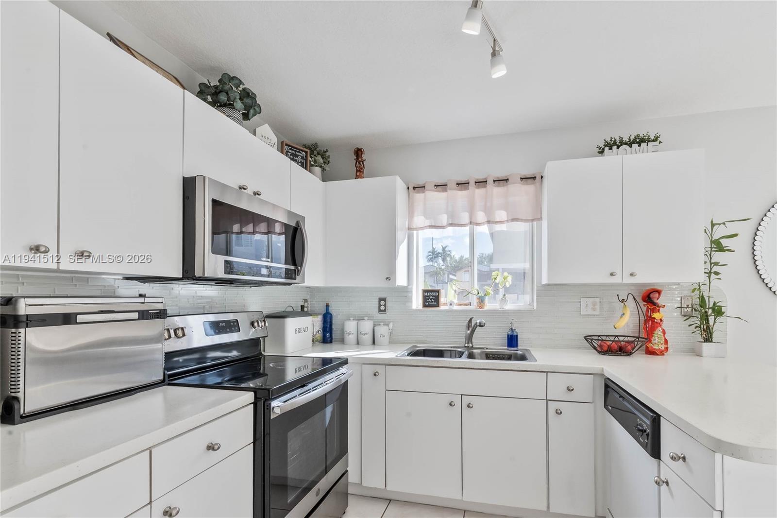 MONACO ESTATES AT KENDALL - Residential