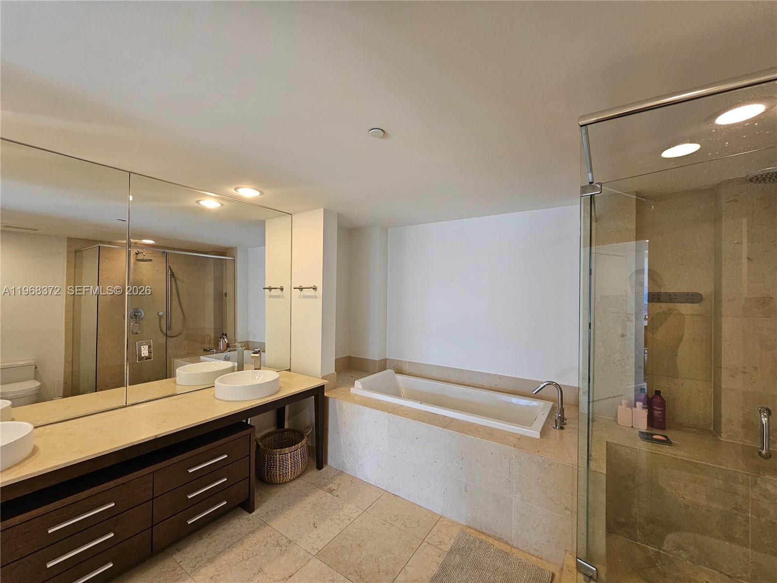 495 Brickell Ave 905