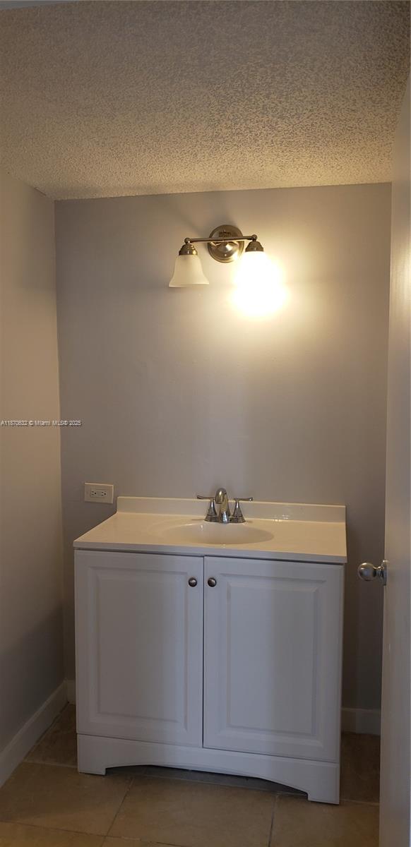 PLAZA OF AMERICAS CONDO - Residential Lease