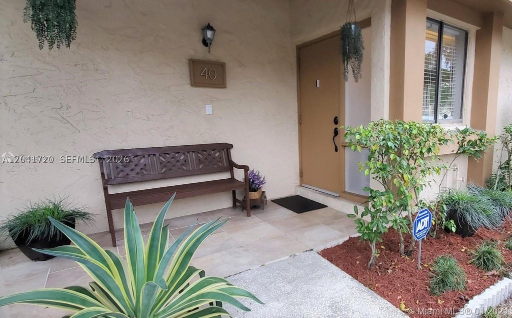 Photo of 40 Wimbledon Lake Dr #216, Plantation, FL 33324 (MLS # A12041720)
