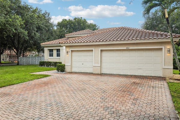 5212 NW 51ST ST, COCONUT CREEK, FL 33073 - Image 3fdd7bbbc9d867f63a16bc202c71eecc/2502412900