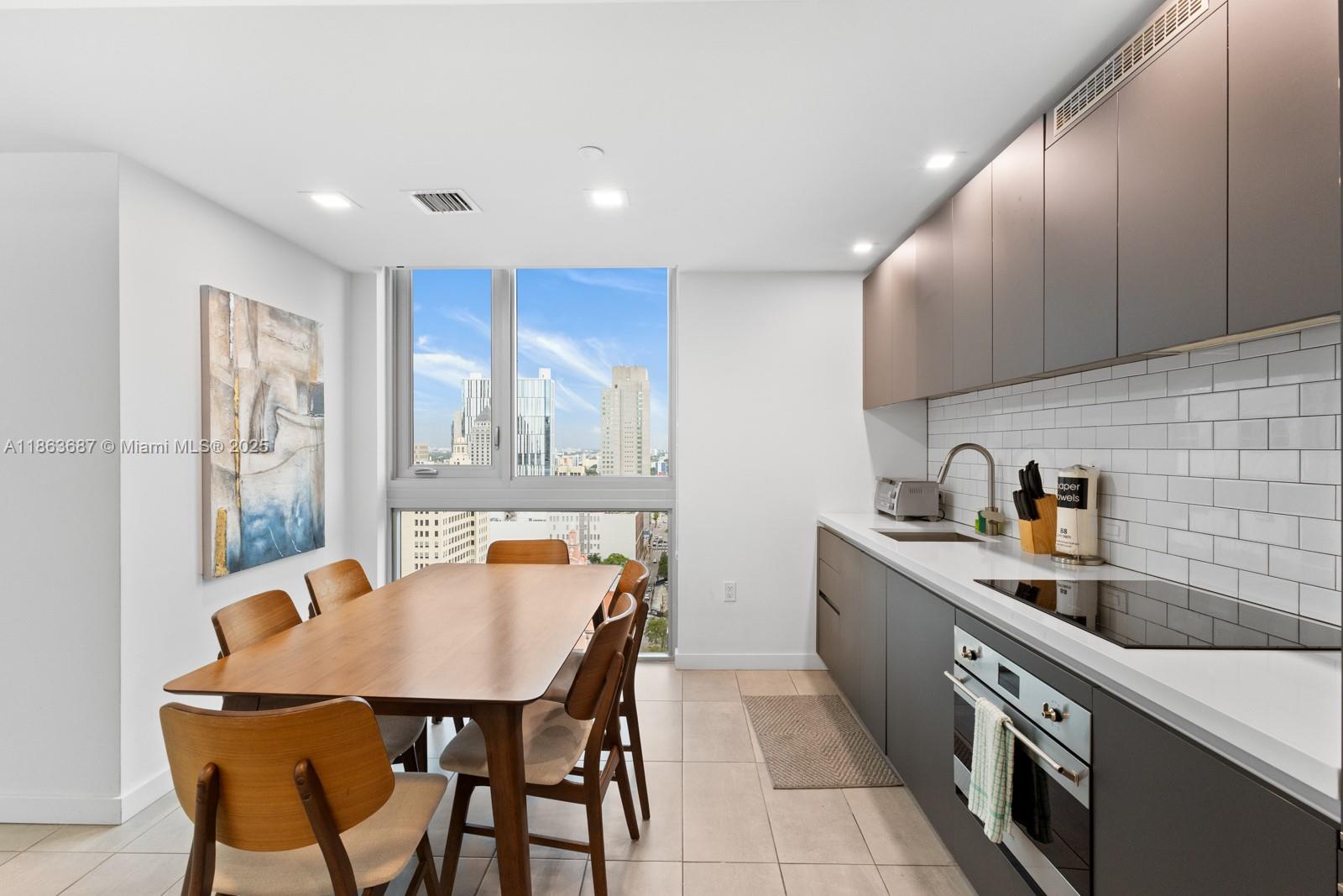 227 NE 2nd St 2202