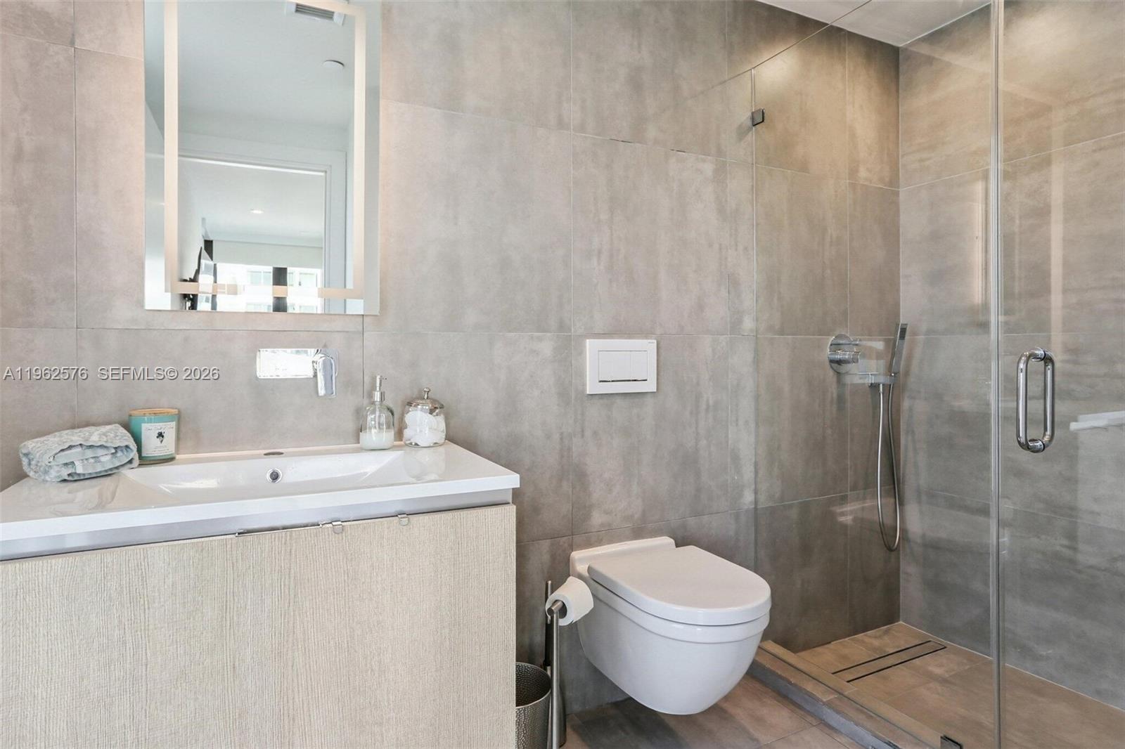 ISLE OF NORMANDY MIAMI VI - Residential