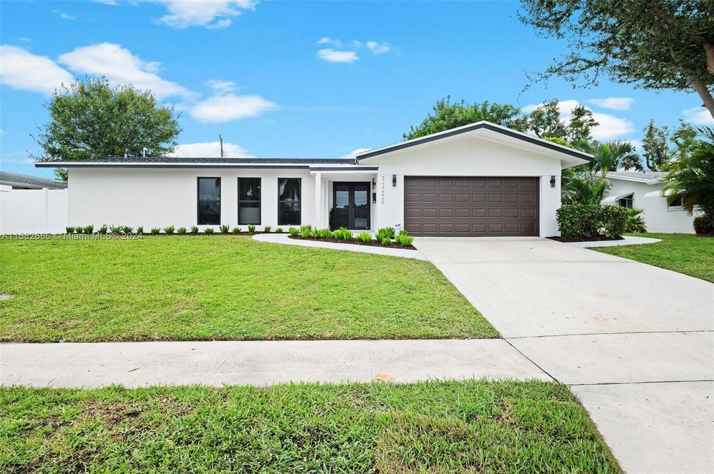 Photo of 1322 SW 9th St, Boca Raton, FL 33486 (MLS # A11682666)