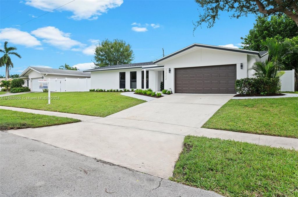 Photo of 1322 SW 9th St, Boca Raton, FL 33486 (MLS # A11682666)