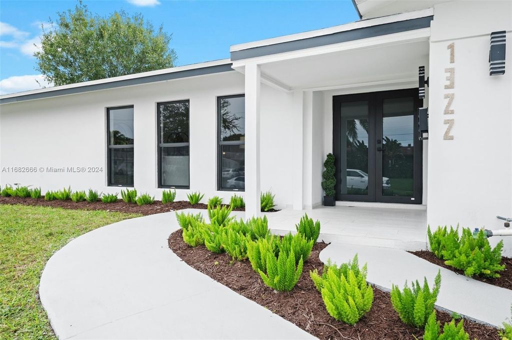 Photo of 1322 SW 9th St, Boca Raton, FL 33486 (MLS # A11682666)