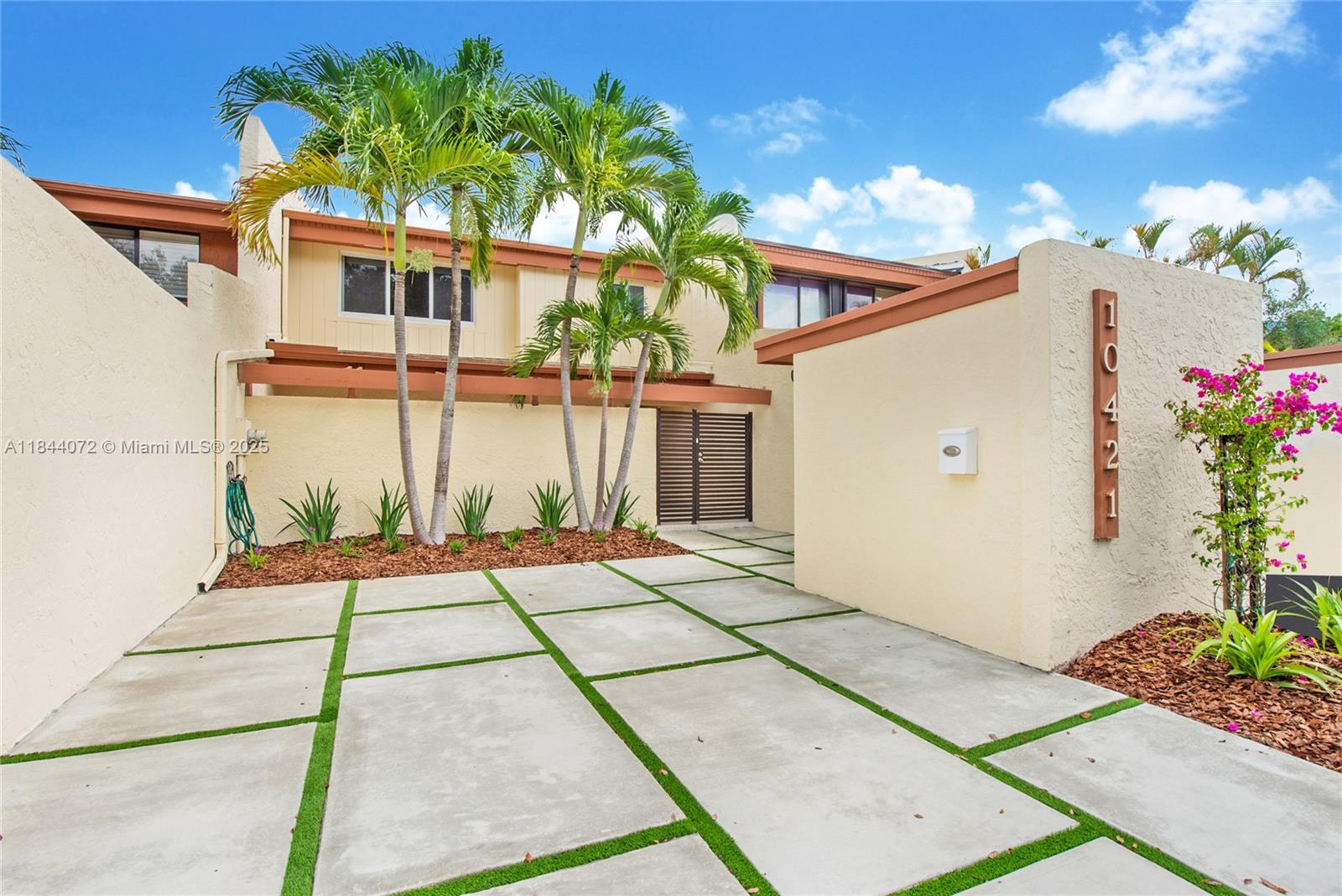 Brand New, totally gut-renovated, 2,000 square foot, three-bedroom, three-bathroom luxury townhouse located in a sought-after community of Kendalltown.The unit is larger than most single-family homes, offering all the clubhouse amenities that a home typically lacks. You don't need a gym membership. The multi-million-dollar clubhouse features a brand-new gym, Professional tennis courts, and an Olympic-size pool. Want to host a party? You can rent an area in the clubhouse.
Close to schools, hospitals, and malls. Tenant must have good credit and verifiable income.