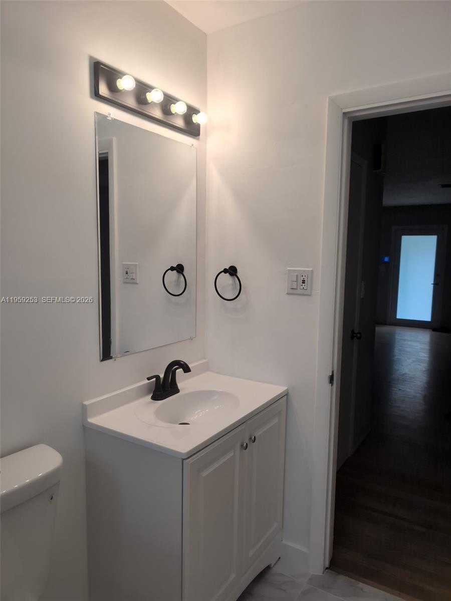 HOLLYWOOD - Residential Lease