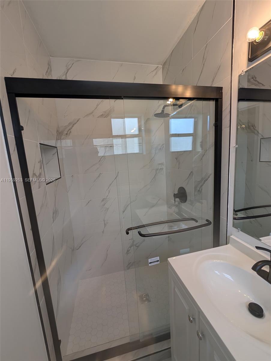 HOLLYWOOD - Residential Lease