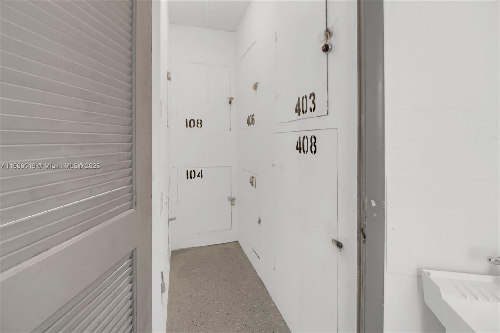 GOLDEN VIEW CONDO - Residential