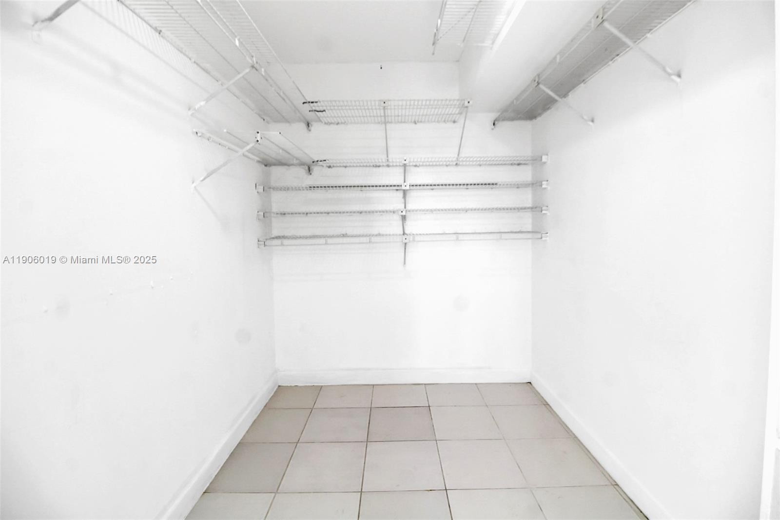 GOLDEN VIEW CONDO - Residential