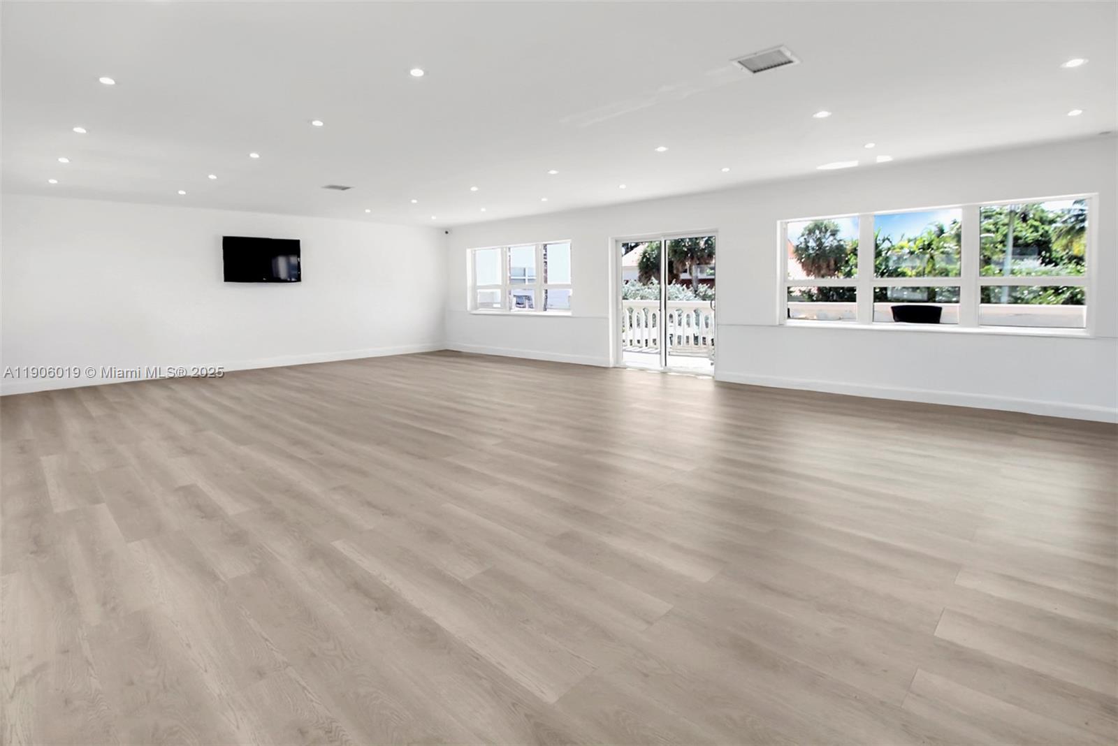 GOLDEN VIEW CONDO - Residential