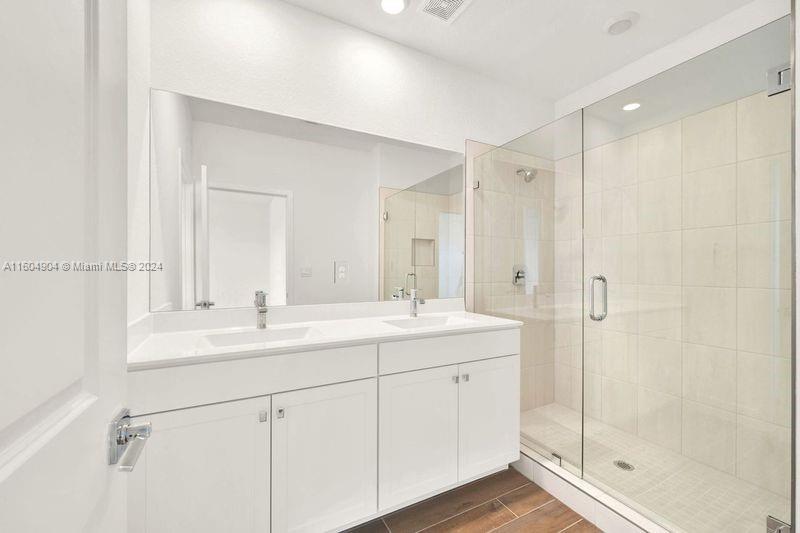 MERRICK SQUARE - Residential Lease