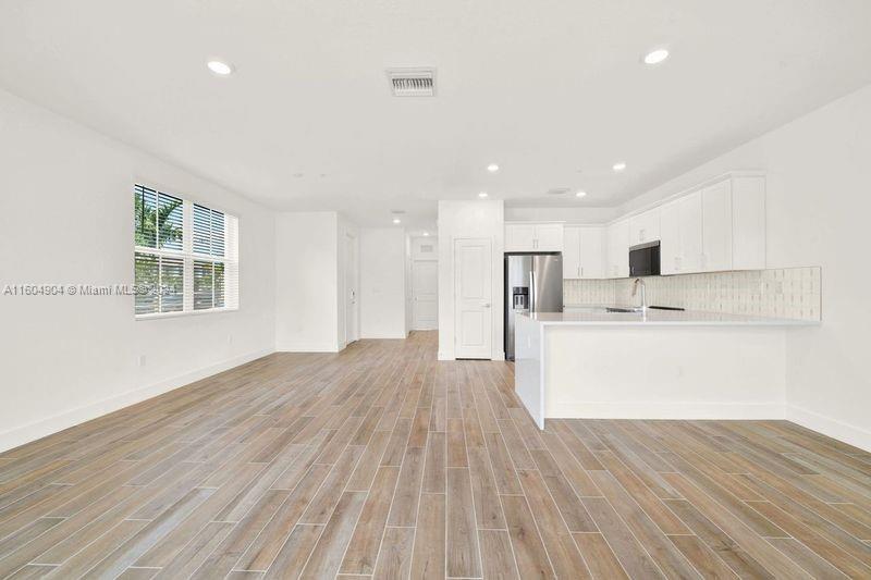 MERRICK SQUARE - Residential Lease