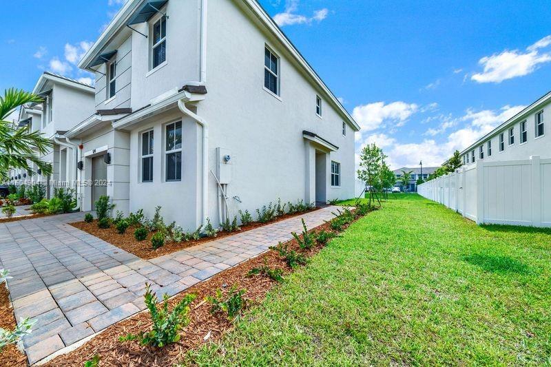 MERRICK SQUARE - Residential Lease