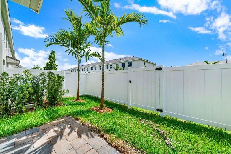 MERRICK SQUARE - Residential Lease