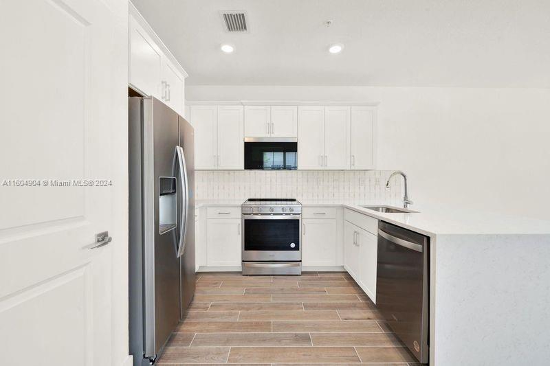 MERRICK SQUARE - Residential Lease
