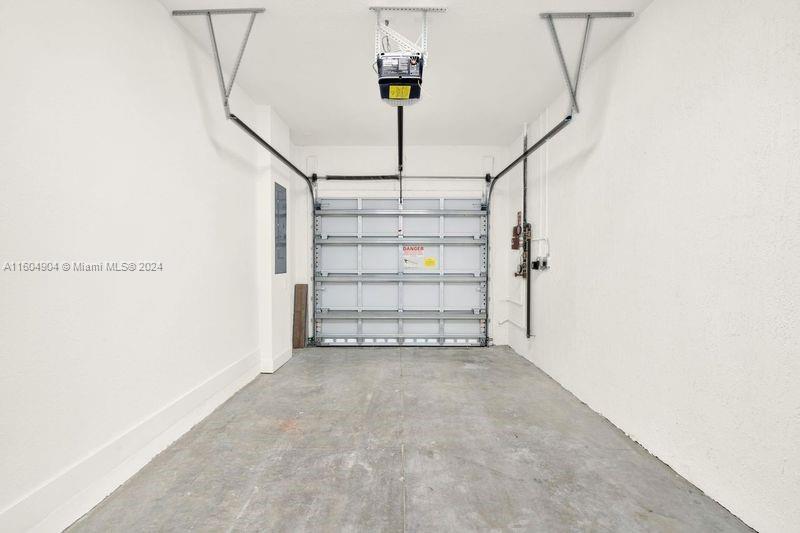 MERRICK SQUARE - Residential Lease