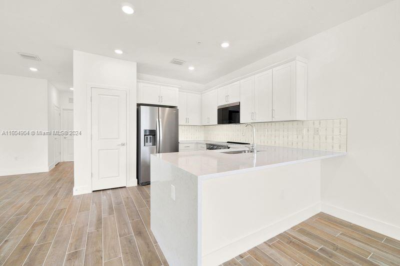 MERRICK SQUARE - Residential Lease