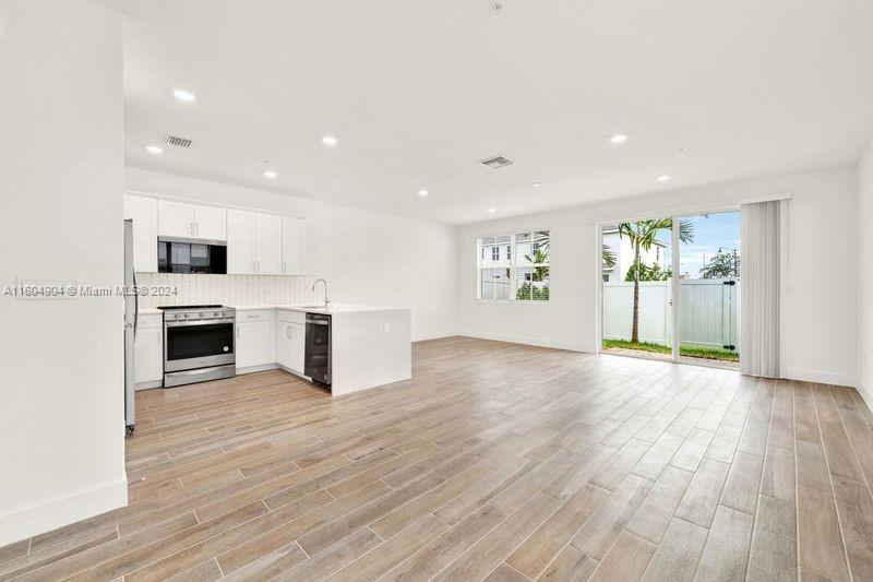 MERRICK SQUARE - Residential Lease