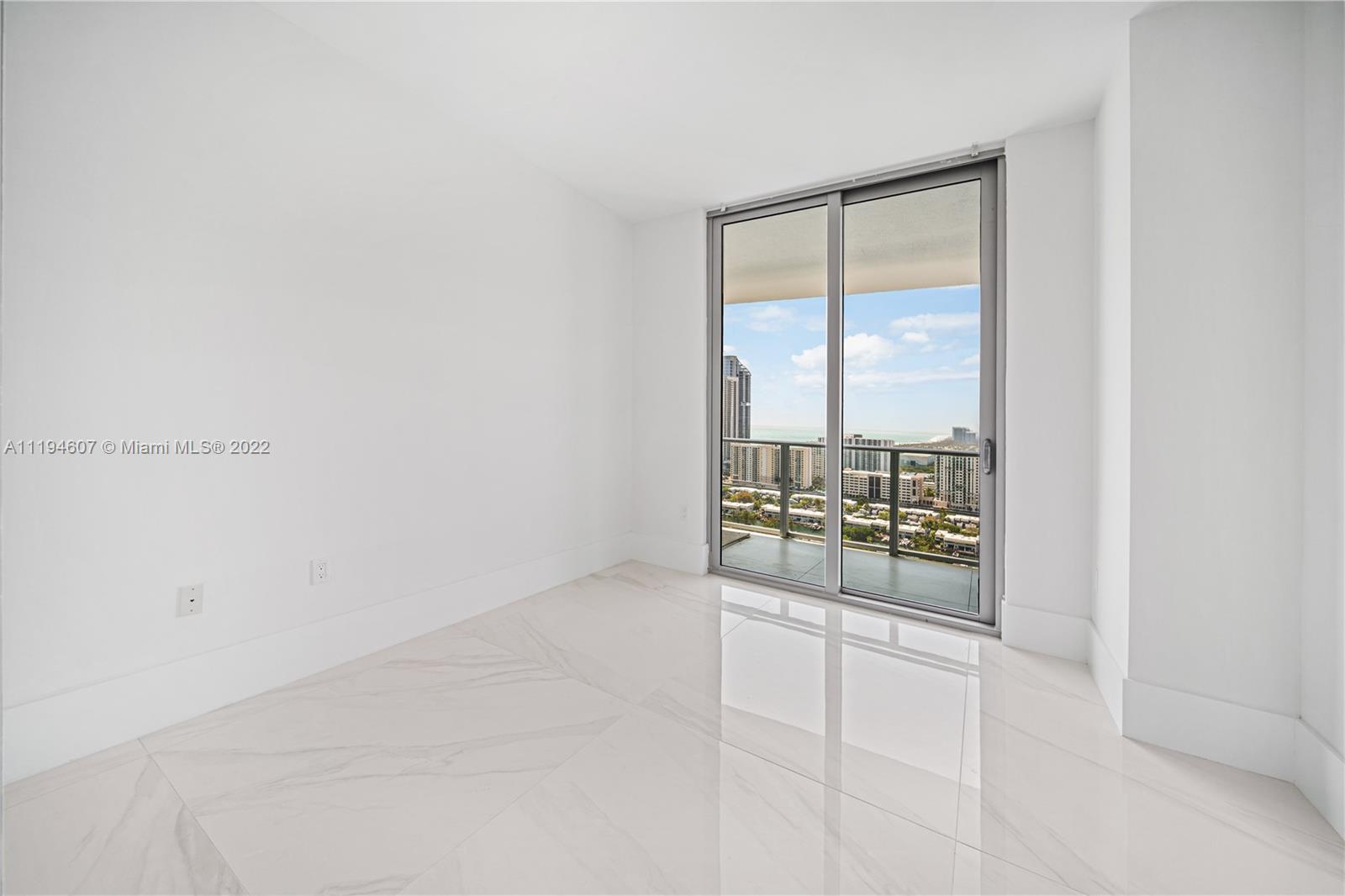 PARQUE TOWERS CONDO - Residential