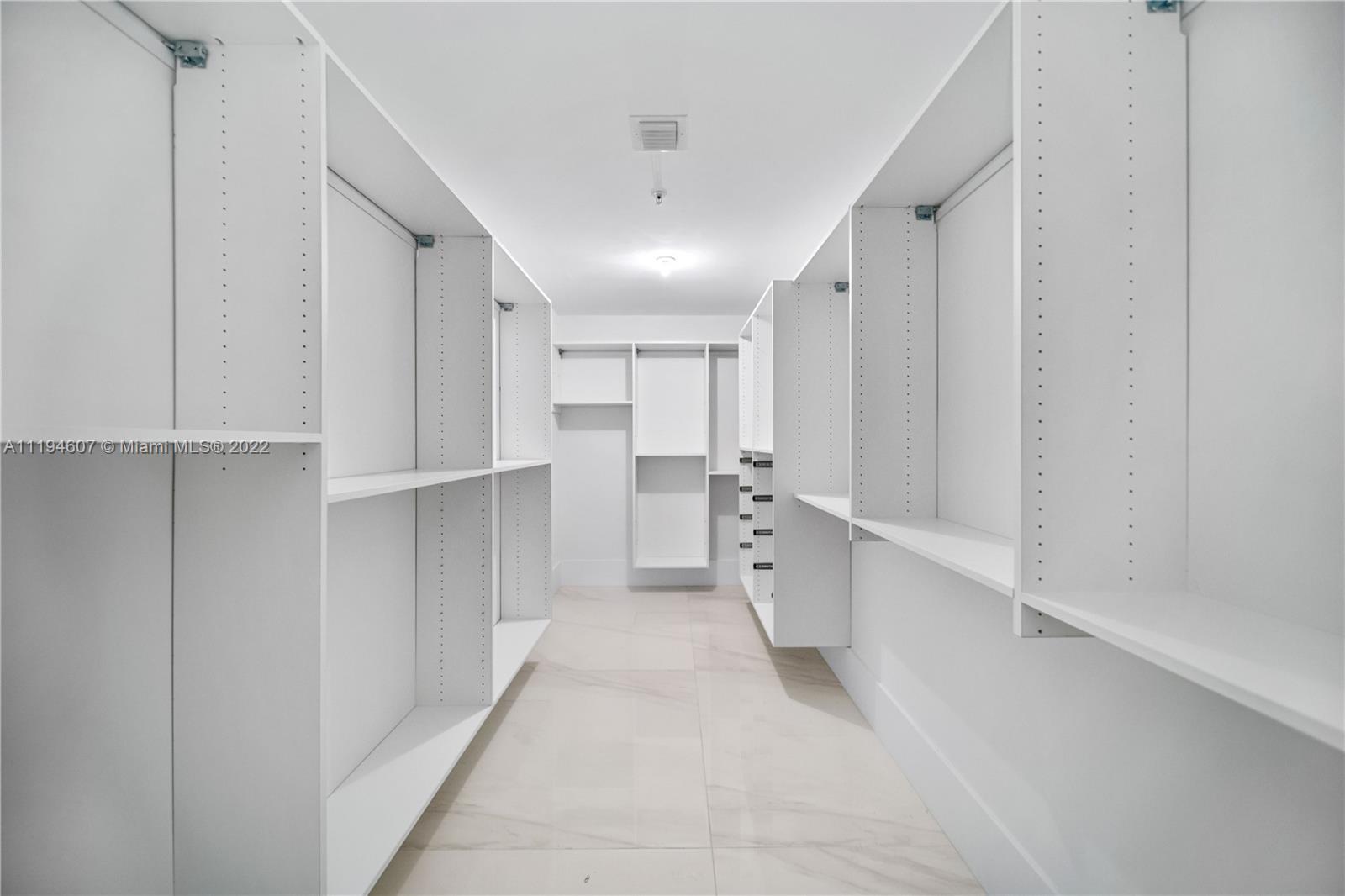 PARQUE TOWERS CONDO - Residential
