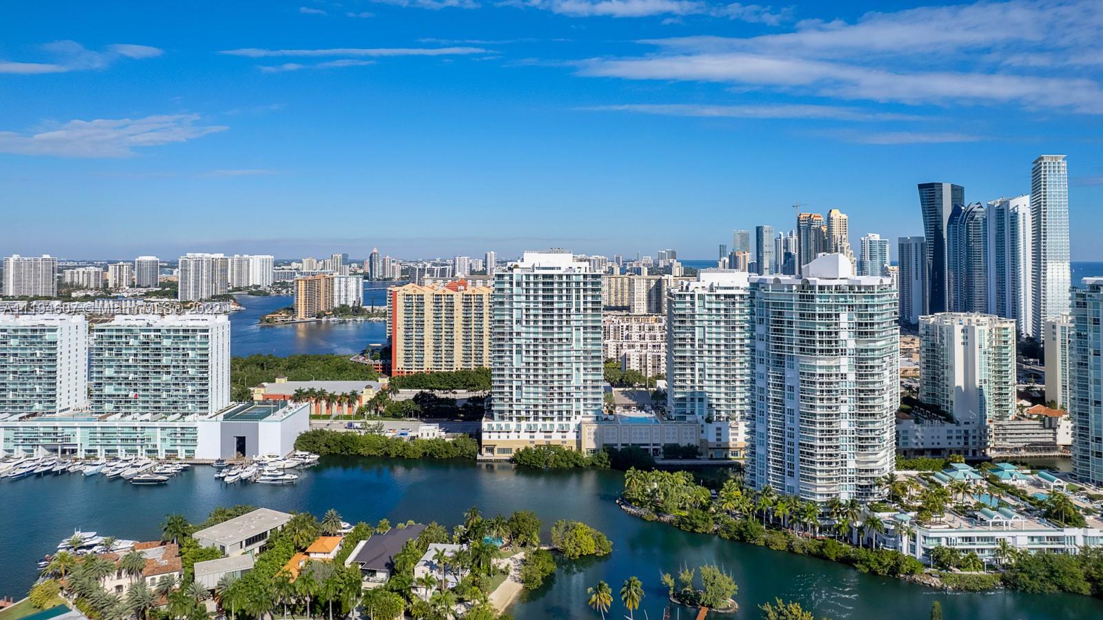 PARQUE TOWERS CONDO - Residential