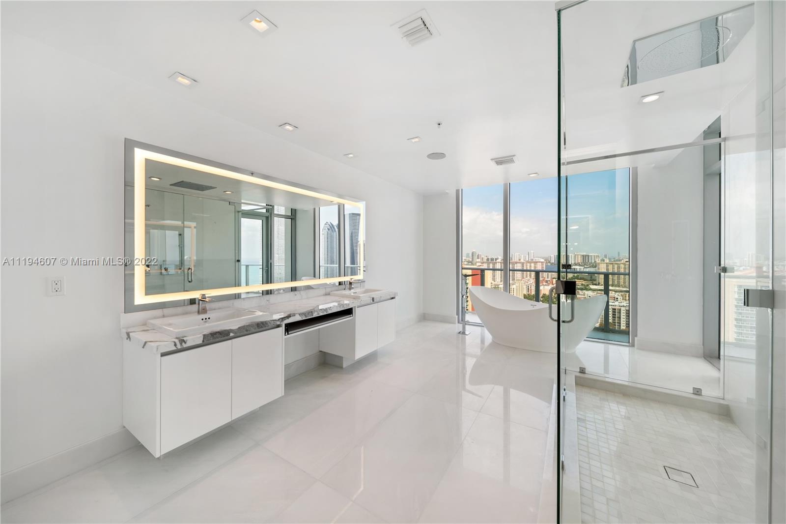 PARQUE TOWERS CONDO - Residential