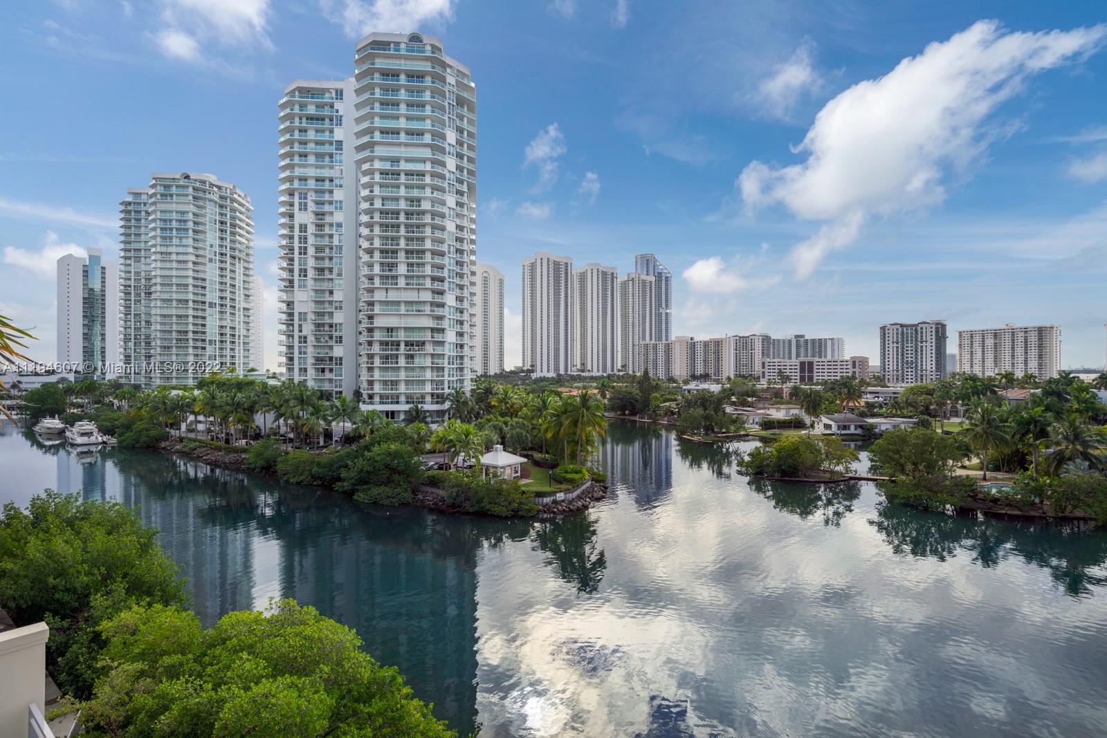 PARQUE TOWERS CONDO - Residential