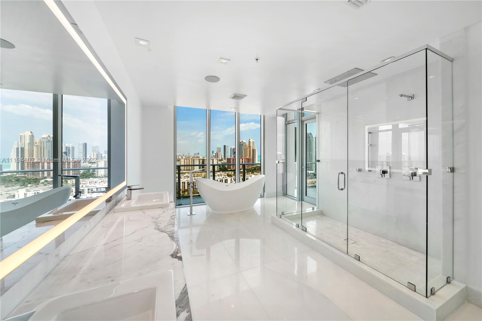 PARQUE TOWERS CONDO - Residential