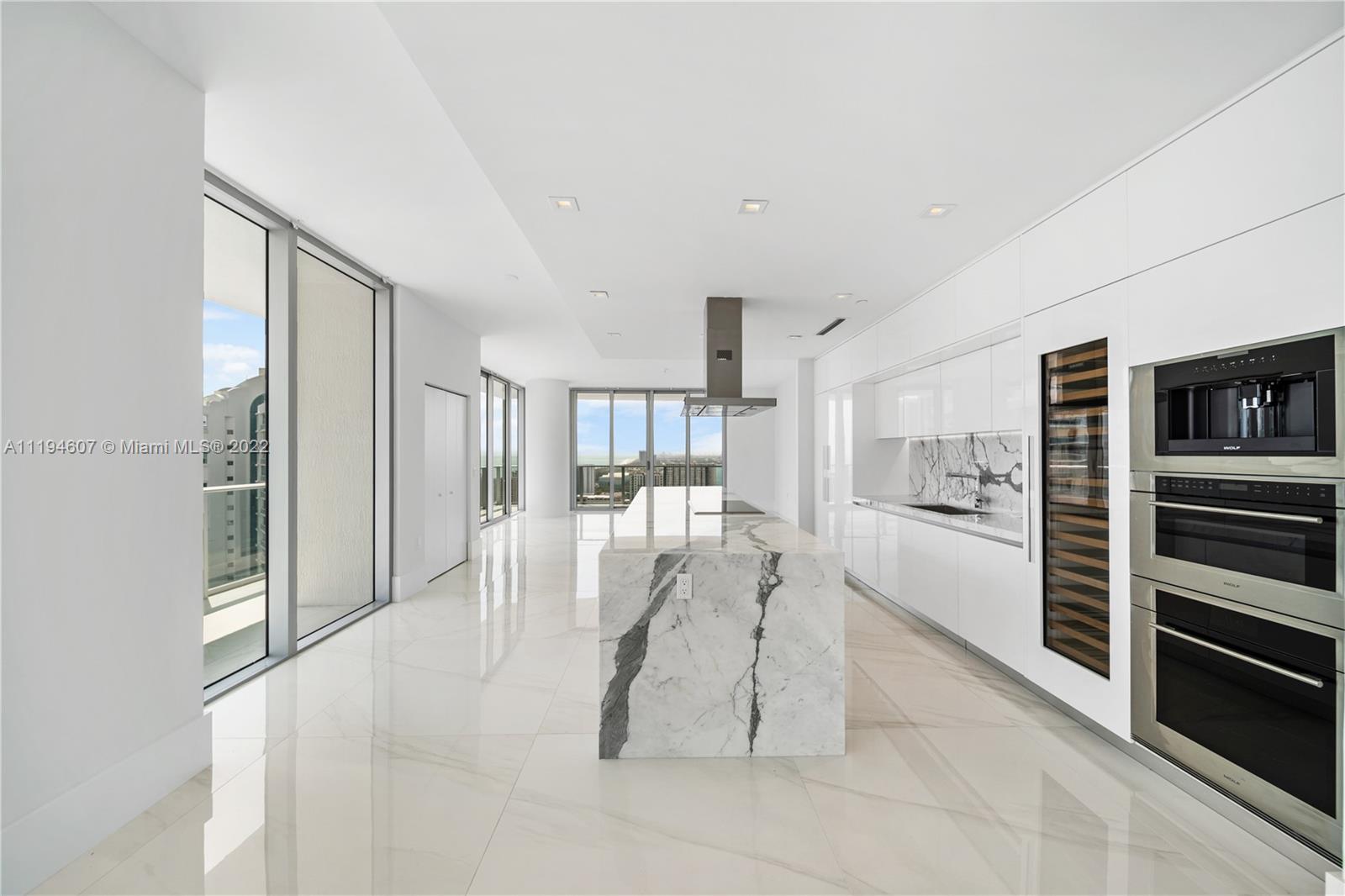 PARQUE TOWERS CONDO - Residential