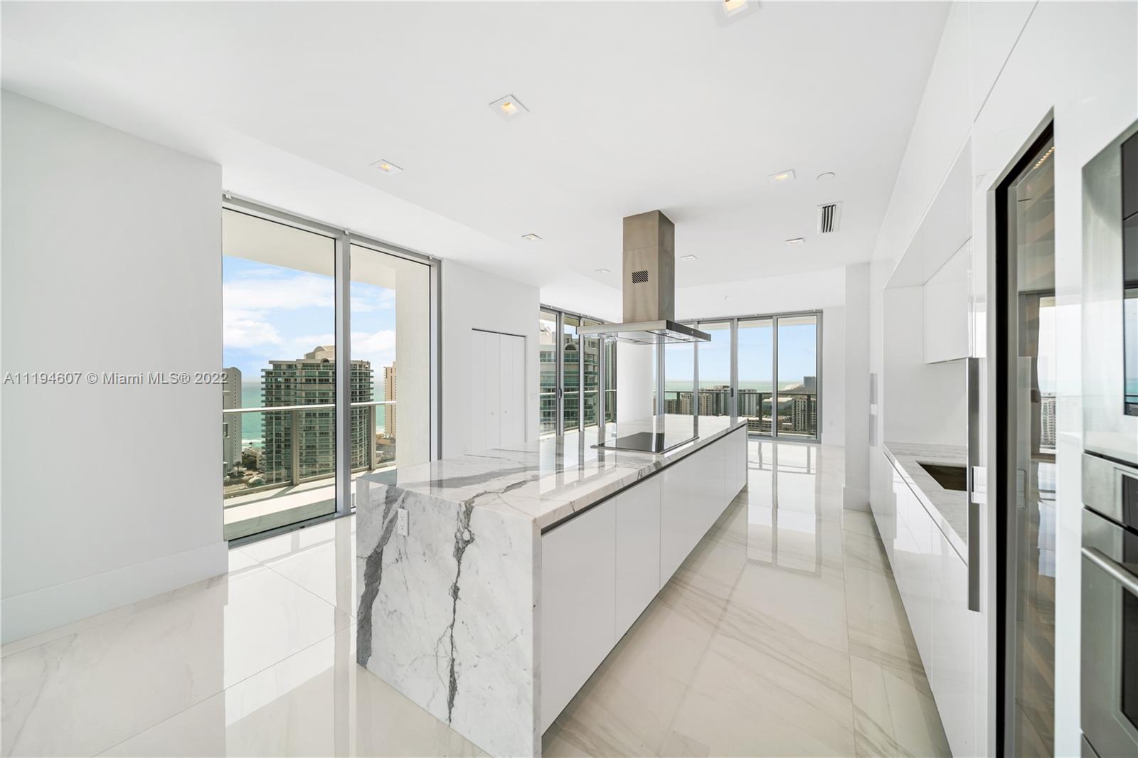 PARQUE TOWERS CONDO - Residential