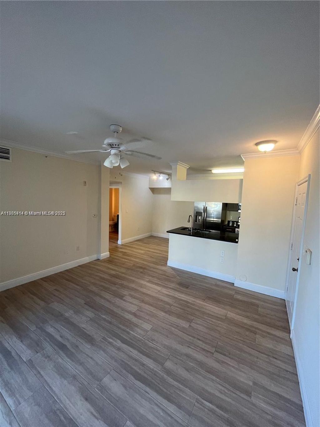 Photo of 6492 Emerald Dunes Dr #103, West Palm Beach, FL 33411 (MLS # A11881414)