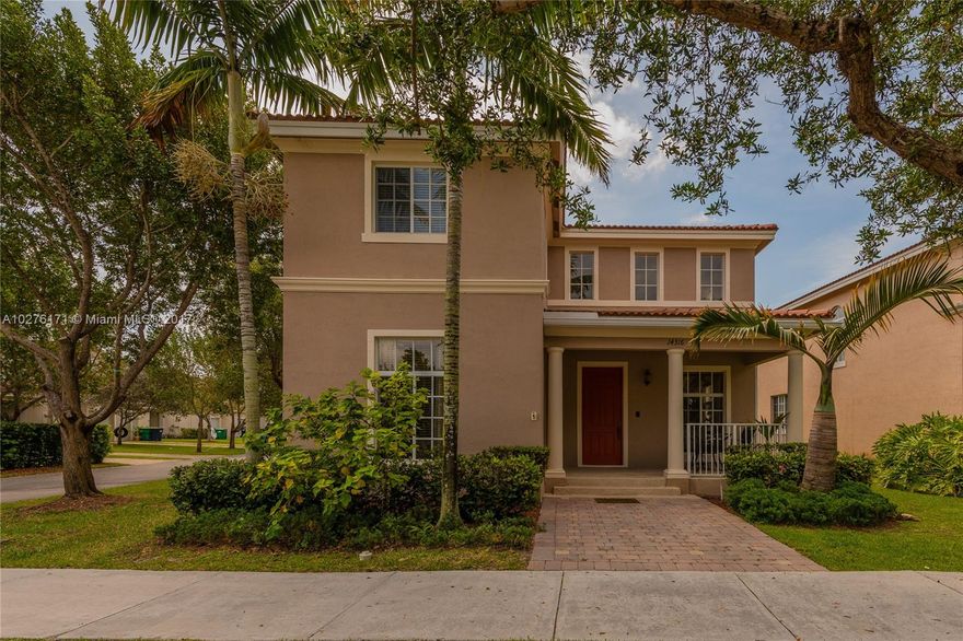 2- Story corner residence in Mandarin Lakes on extra large lot, front porch, 2-car garage entry at rear, tile floors with carpeting upstairs, kitchen w/ granite counters & stainless steel appliances, laundry room, high ceilings, new central a/c 2014, new water heater 2017, 1/1 downstairs & 3/2 upstairs along with a loft which can be converted to a 5th bedroom, master suite upstairs w/ his & hers walk-in closets w/organizers, roman tub & shower. Includes lawn care, landscaping, pool, security patrol.