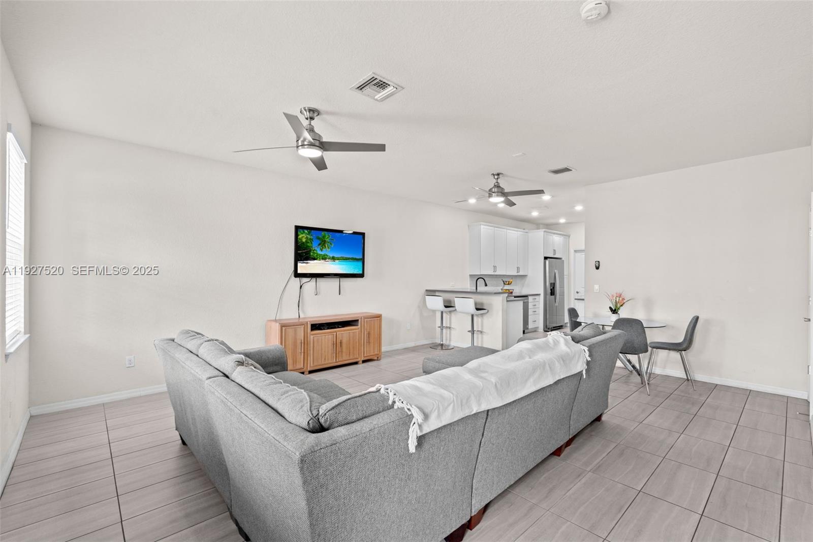 HILLCREST COUNTRY CLUB SO - Residential Lease