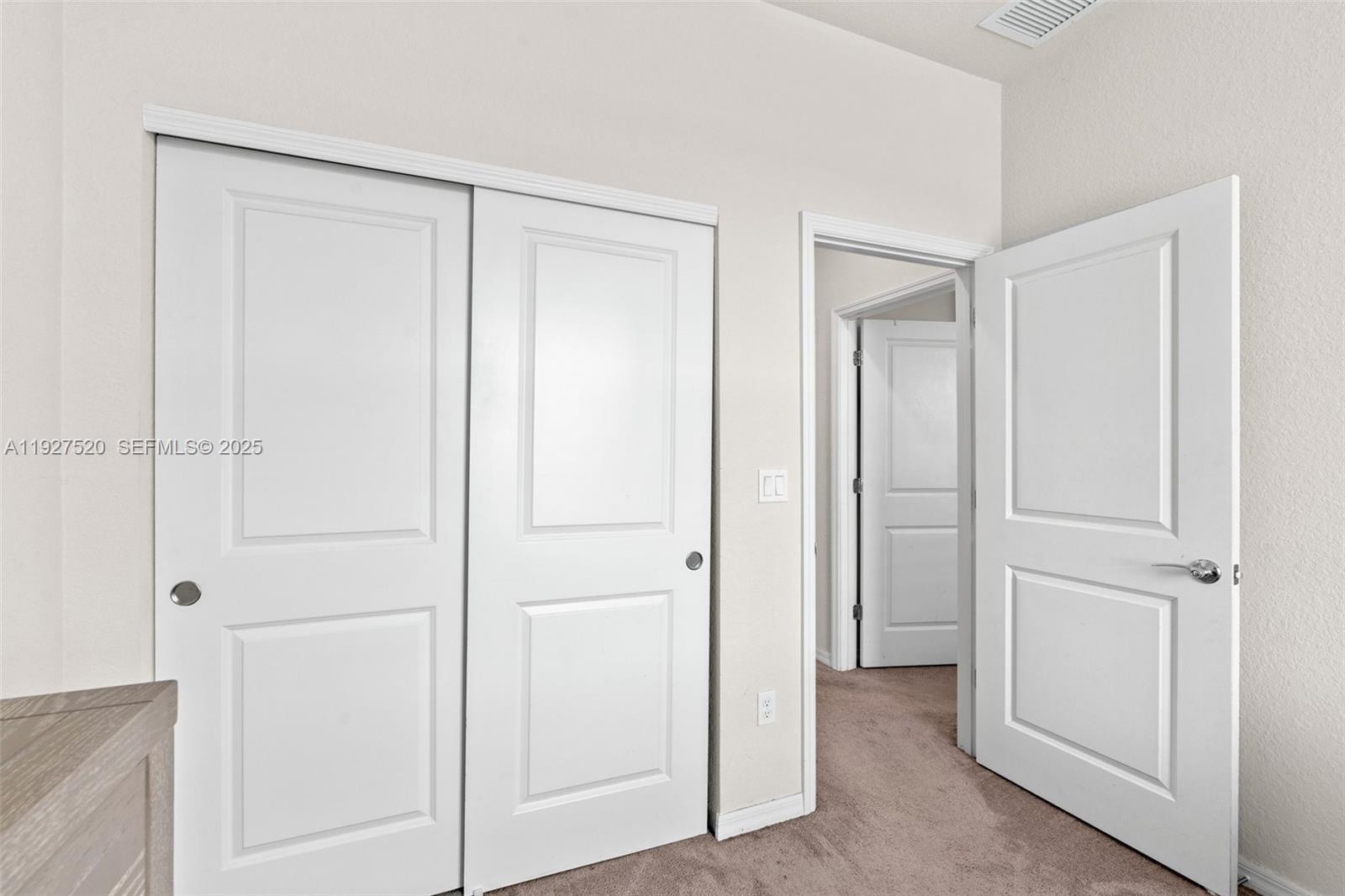 HILLCREST COUNTRY CLUB SO - Residential Lease