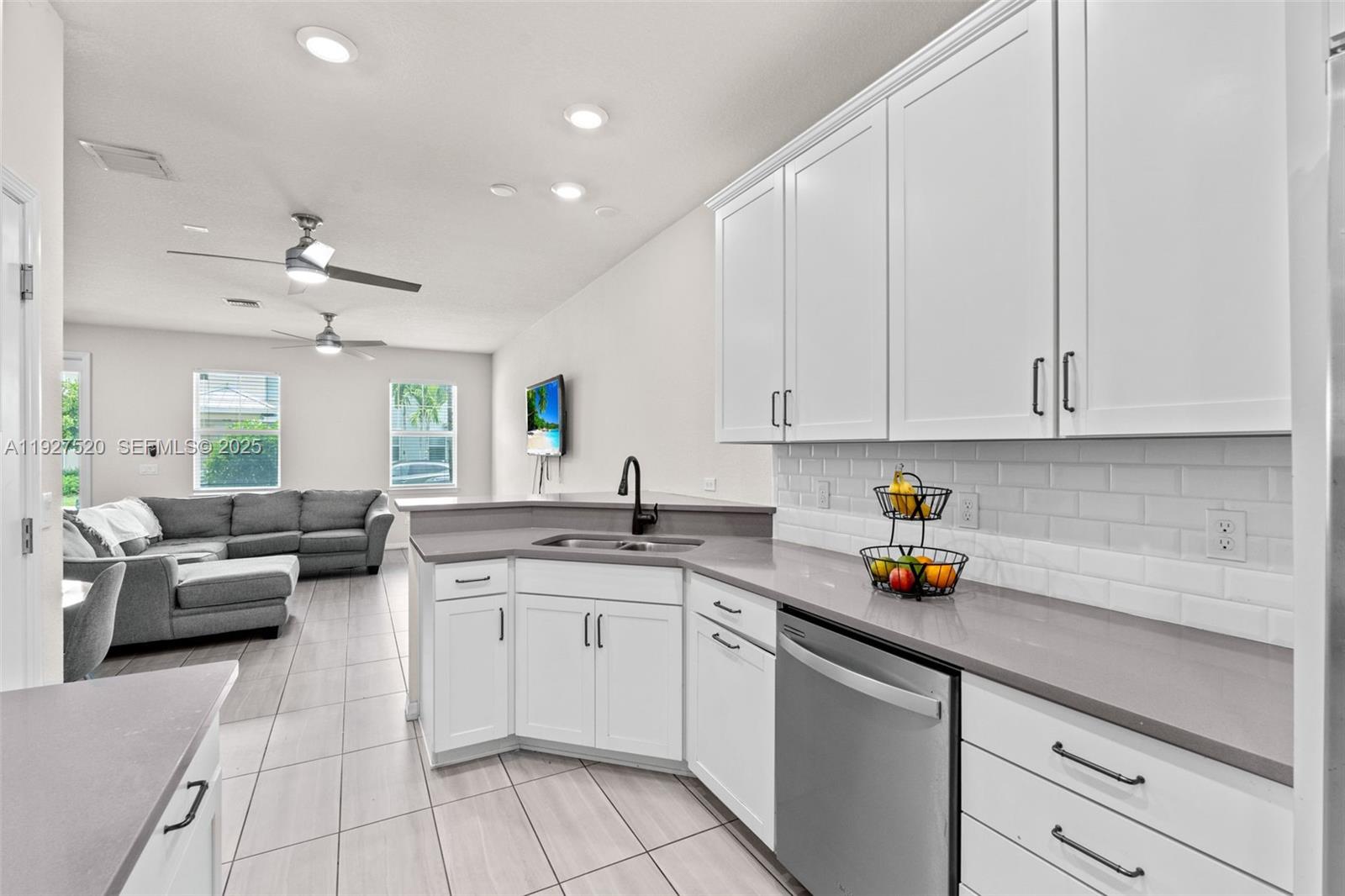 HILLCREST COUNTRY CLUB SO - Residential Lease