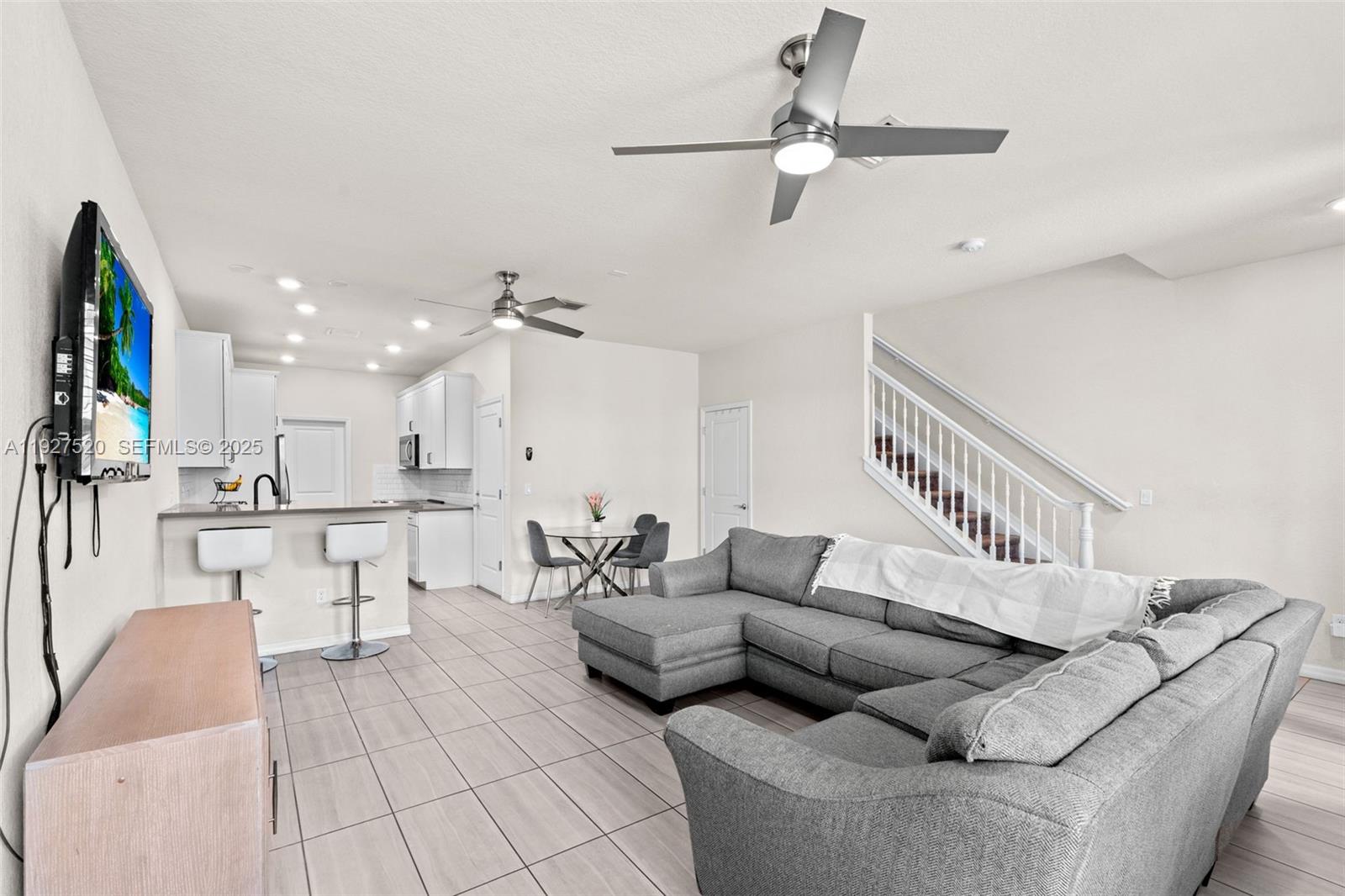 HILLCREST COUNTRY CLUB SO - Residential Lease