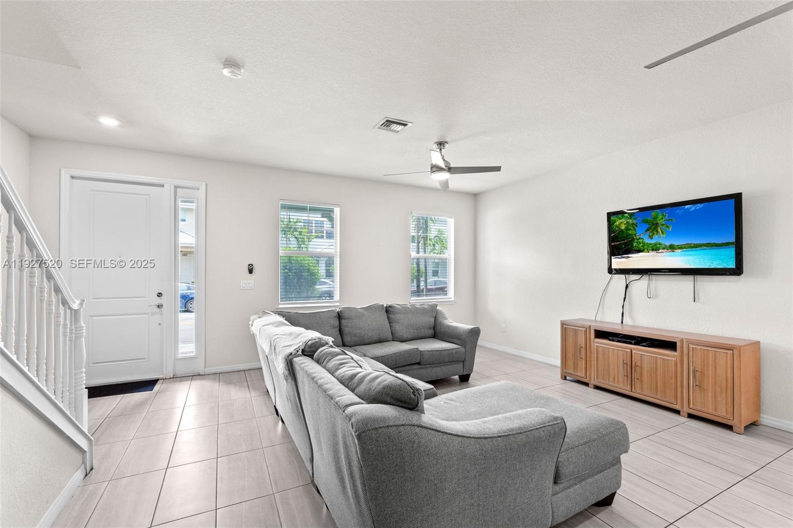 HILLCREST COUNTRY CLUB SO - Residential Lease