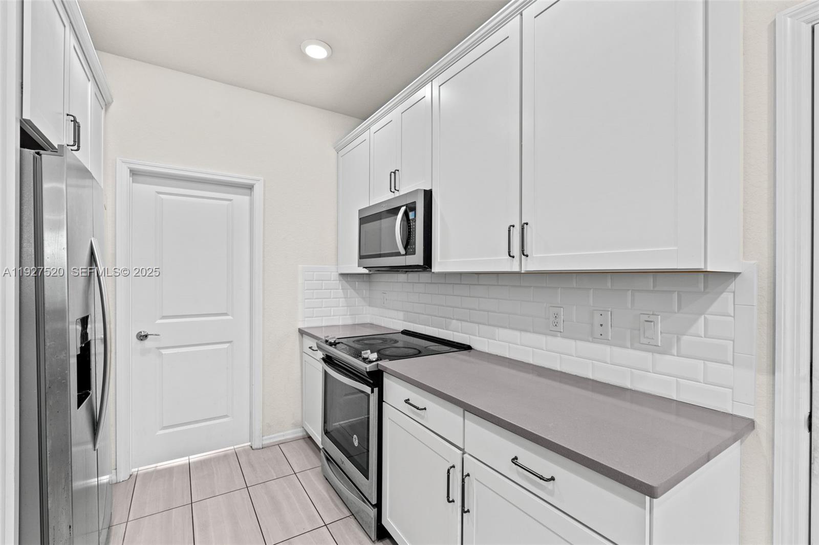 HILLCREST COUNTRY CLUB SO - Residential Lease