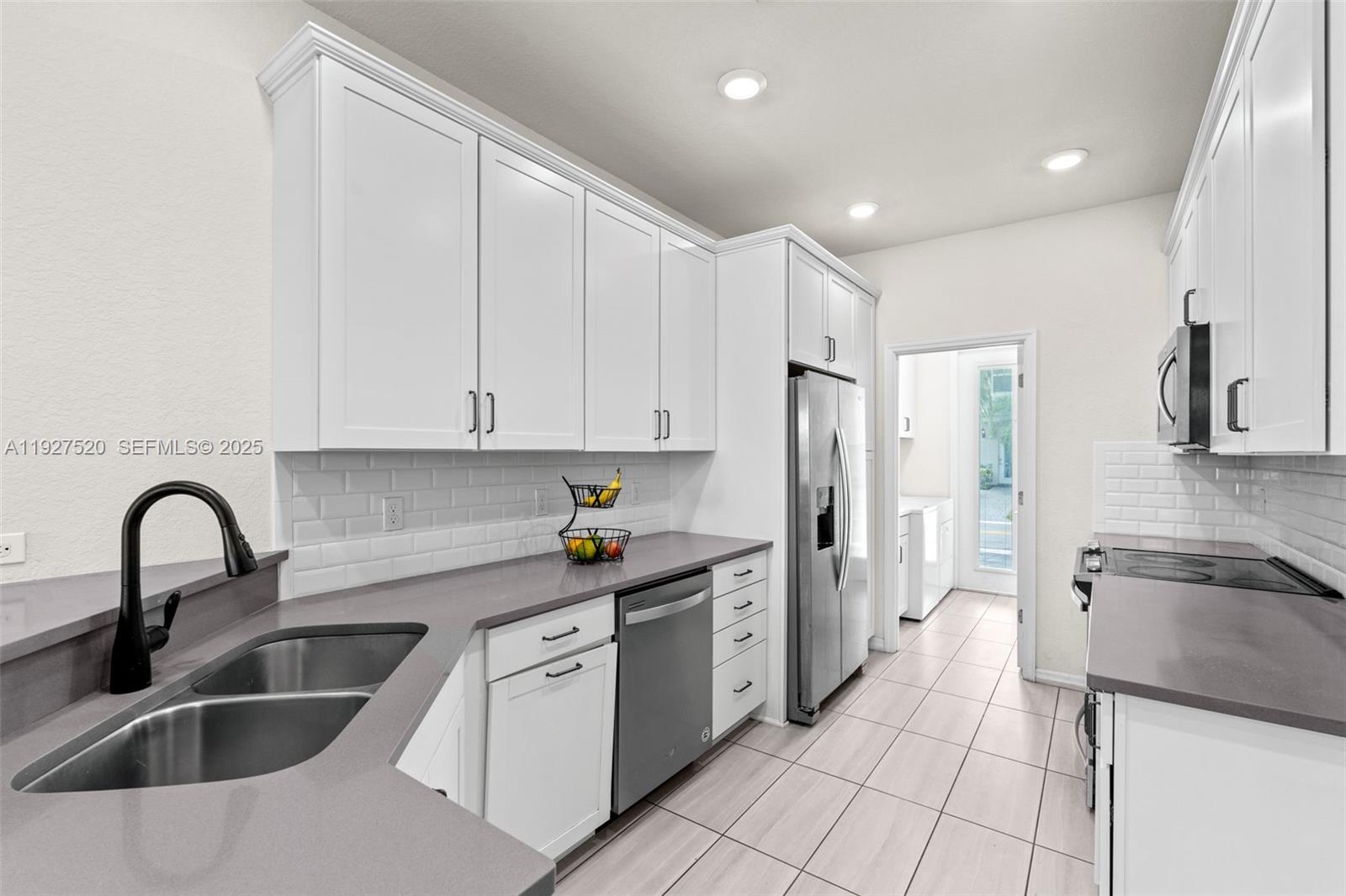 HILLCREST COUNTRY CLUB SO - Residential Lease